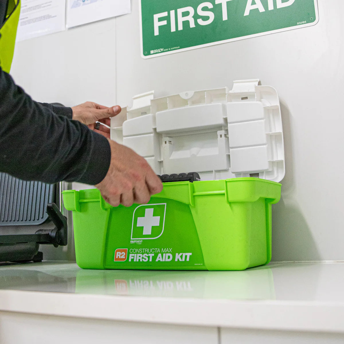 R1 Vehicle Max First Aid Kit, Plastic Portable