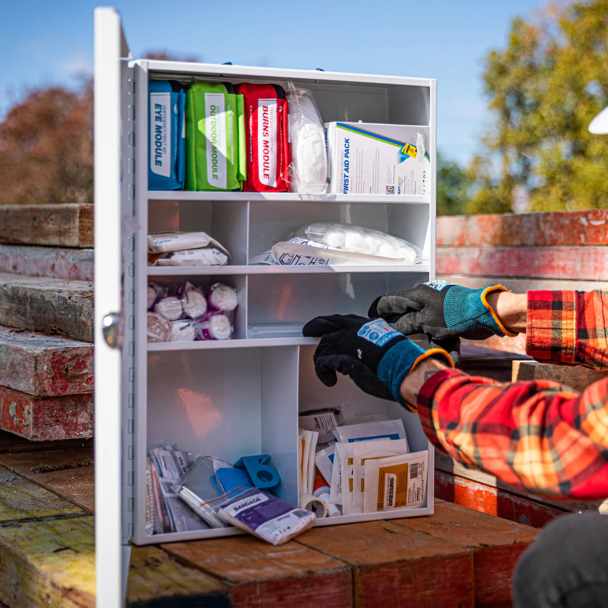 R4 Constructa Medic First Aid Kit Metal Wall Mount