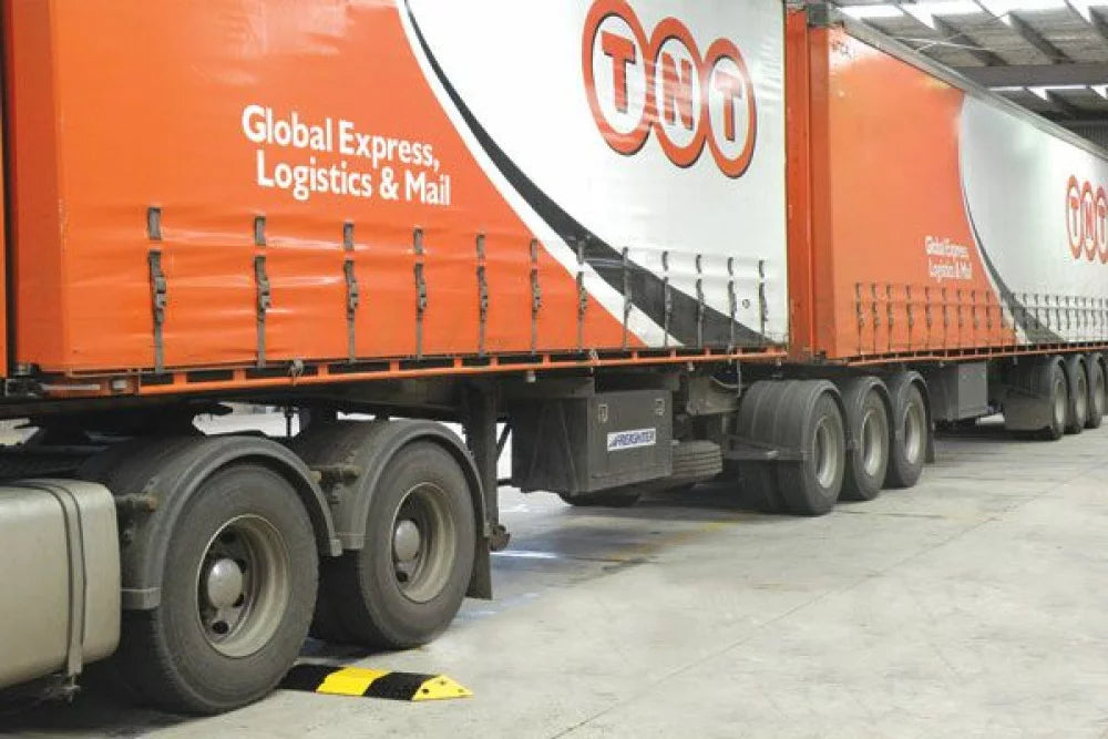 Slo Motion Heavy Duty Speed Hump Black/Yellow