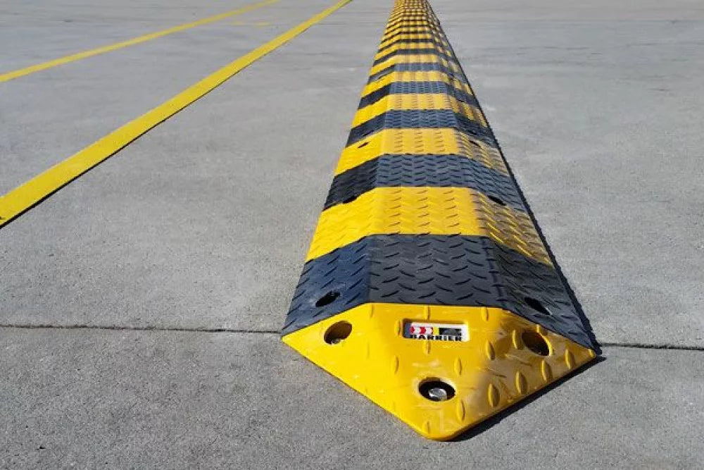 Slo Motion Heavy Duty Speed Hump Black/Yellow