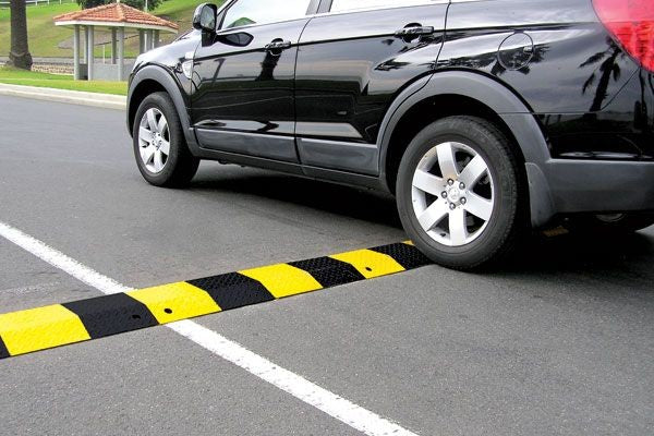 Slo Motion Standard Duty Speed Hump 1m  Black/Yellow