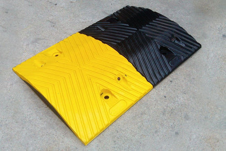 Round Rubber Hump Body Black/Yellow Medium Duty