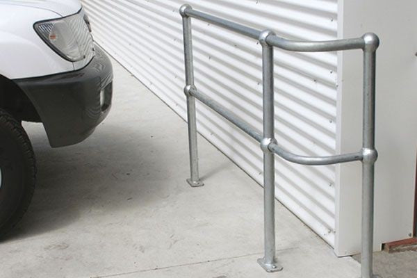 Modular handrail and kneerail system