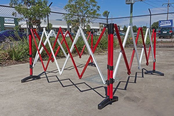 Port a guard Standard 3 Metre Expandable Barrier Red/White